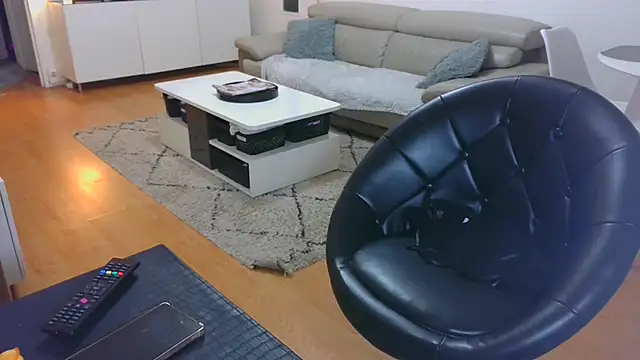 sarametisse26 online show from October 8, 2025, 6:11 am