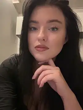 Angela Fosterr online show from November 22, 2025, 3:33 pm