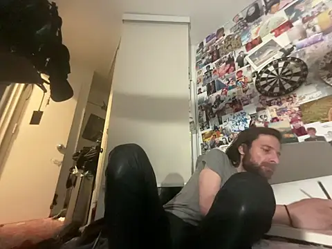 Snapshot of DownstairsSky chatting on May 26, 2026, 3:35 am DownstairsSky online show from May 26, 2026, 3:35 am