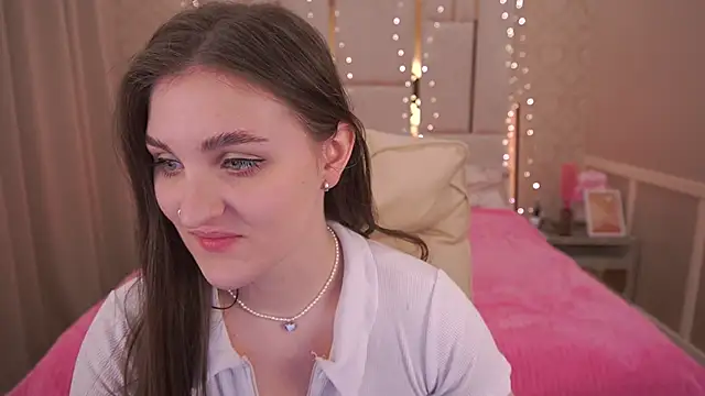 Snapshot of EmmyCharmm chatting on September 15, 2025, 5:51 am EmmyCharmm online show from September 15, 2025, 5:51 am