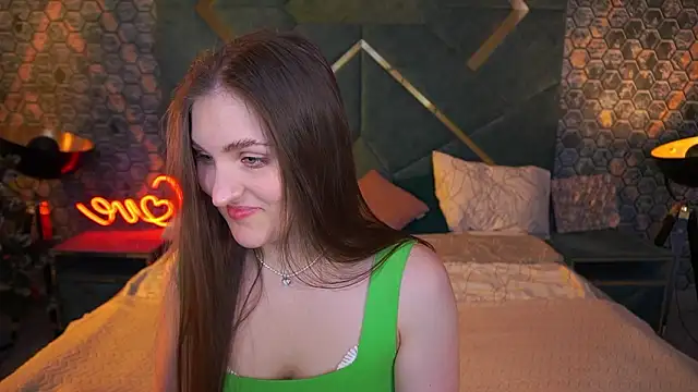 Snapshot of EmmyCharmm chatting on February 1, 2026, 6:34 am EmmyCharmm online show from February 1, 2026, 6:34 am