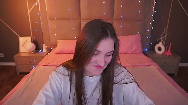 Snapshot of EmmyCharmm chatting on February 10, 2026, 7:01 am EmmyCharmm online show from February 10, 2026, 7:01 am