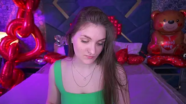 Snapshot of EmmyCharmm chatting on February 17, 2026, 7:05 am EmmyCharmm online show from February 17, 2026, 7:05 am