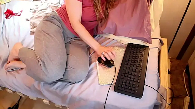 xxpixeyxx online show from September 30, 2025, 4:23 pm