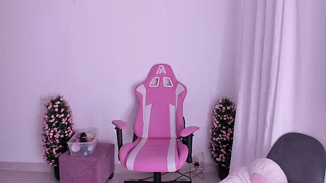 keissy rincon  online show from November 26, 2025, 3:18 am