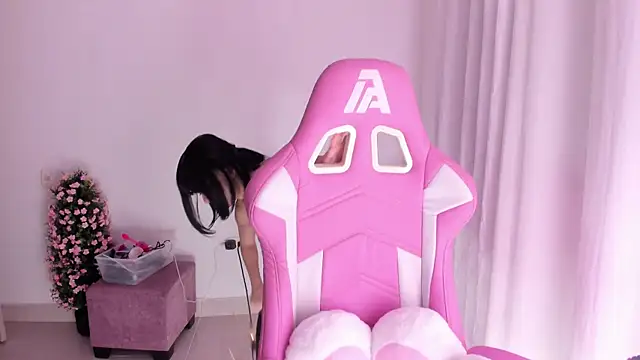 keissy rincon  online show from December 20, 2025, 2:29 am