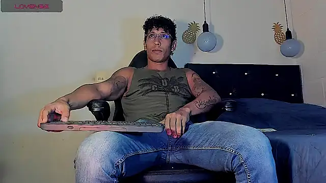 FuckHardlove online show from March 8, 2025, 10:45 pm