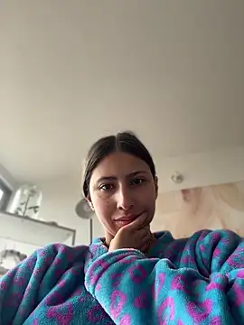 Ameellie online show from April 19, 2026, 1:43 pm