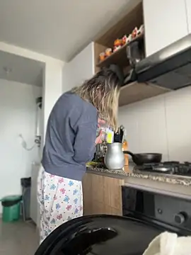 Ameellie online show from April 21, 2026, 3:28 pm