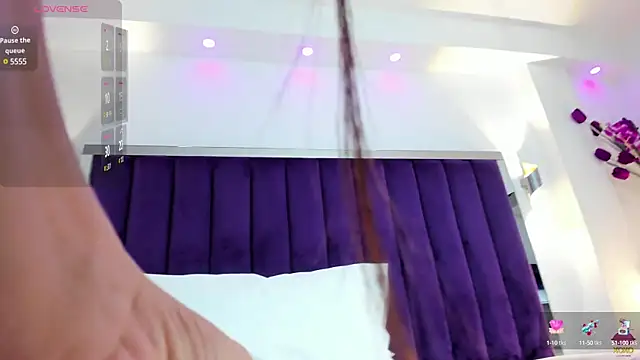 SaraRiley online show from February 4, 2025, 11:06 pm