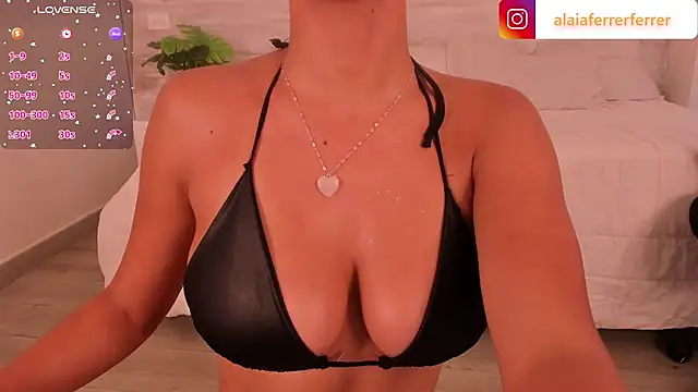 Alaia Ferrer  online show from February 3, 2025, 8:03 pm