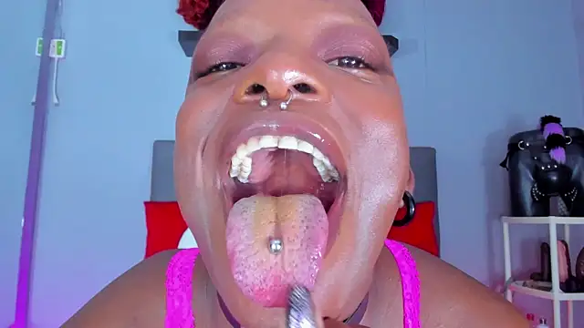 Coco Kiss online show from November 27, 2025, 7:16 pm