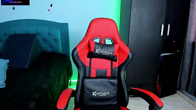 charlotee lovee69 online show from March 4, 2025, 7:11 pm