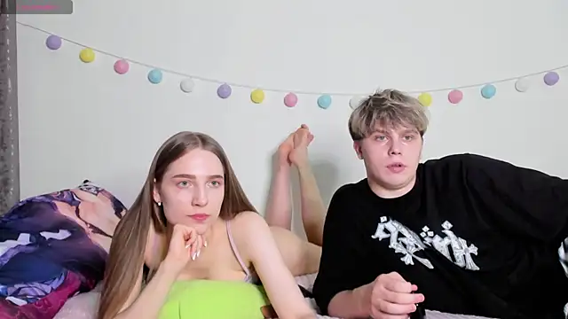 Emily and Ilumi online show from December 21, 2024, 8:21 pm