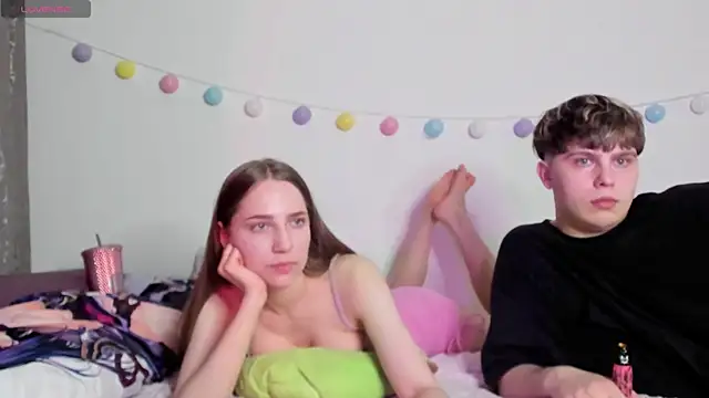 Emily and Ilumi online show from January 4, 2025, 6:41 am