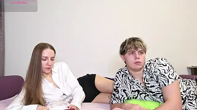 Emily and Ilumi online show from October 12, 2025, 6:40 pm