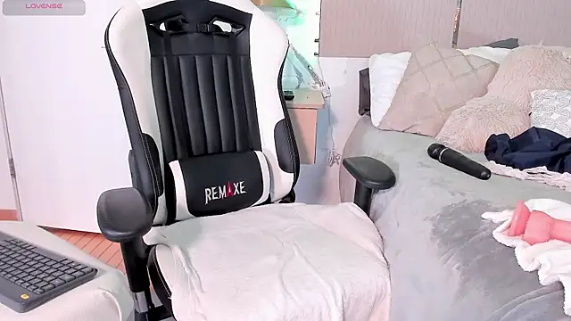 Jadeh Williams02 online show from March 14, 2025, 1:16 am