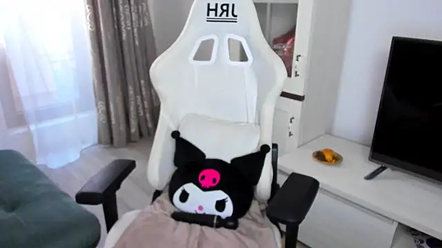 EveEvian online show from February 25, 2025, 3:38 pm