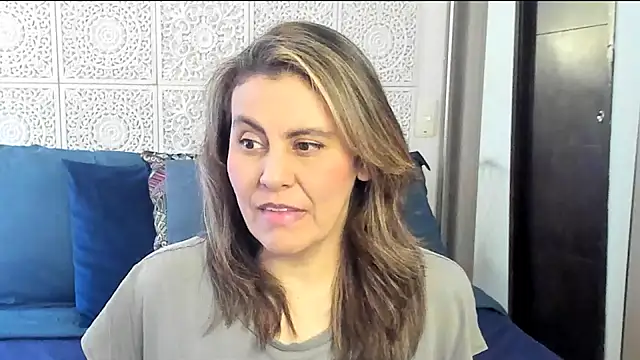 V monse online show from January 30, 2025, 4:13 pm