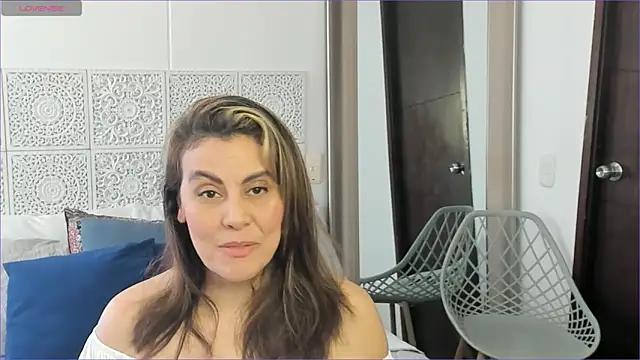 V monse online show from February 15, 2025, 7:06 pm