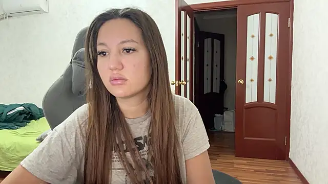 Nelly Fischer online show from December 11, 2024, 5:04 pm