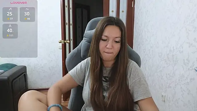 Nelly Fischer online show from December 12, 2024, 3:05 pm