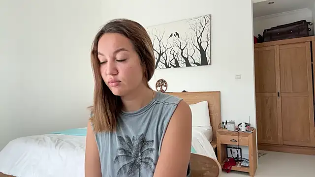 Nelly Fischer online show from November 20, 2025, 7:30 am