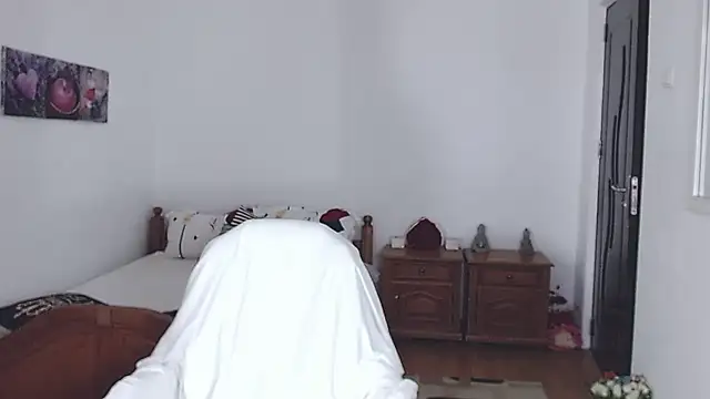 evamaria2024 online show from February 12, 2025, 7:34 am