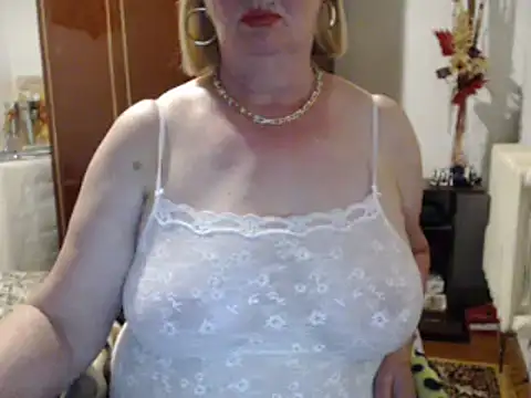 Secretfox online show from June 3, 2026, 5:07 pm
