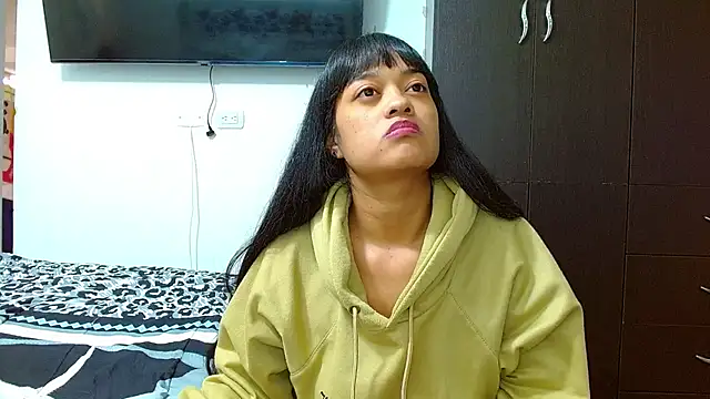 2ScarletandRyan8 online show from January 4, 2025, 1:10 pm