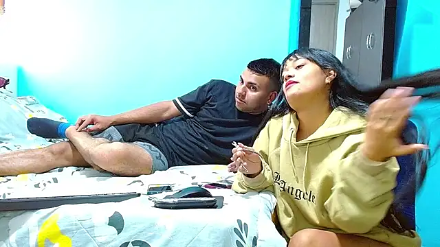 2ScarletandRyan8 online show from January 14, 2025, 1:17 pm