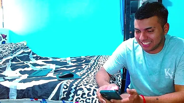 2ScarletandRyan8 online show from January 26, 2025, 8:02 pm