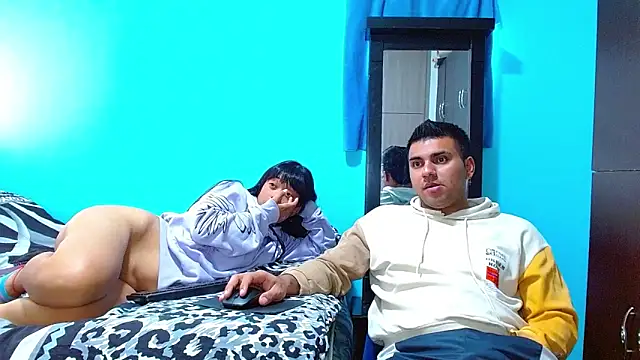 2ScarletandRyan8 online show from February 3, 2025, 1:08 pm