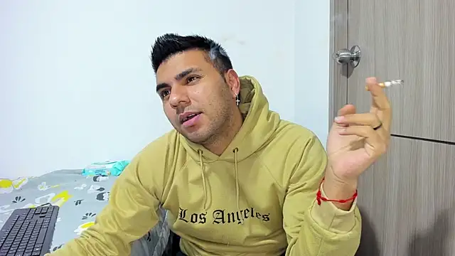 2ScarletandRyan8 online show from February 28, 2025, 10:09 am