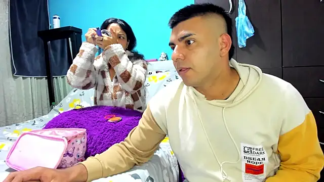 2ScarletandRyan8 online show from November 7, 2025, 10:04 am