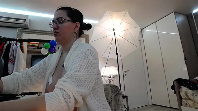 Snapshot of ILoveToFeelU chatting on February 23, 2025, 2:51 am ILoveToFeelU online show from February 23, 2025, 2:51 am