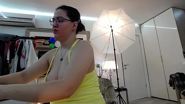 Snapshot of ILoveToFeelU chatting on March 4, 2025, 1:06 pm ILoveToFeelU online show from March 4, 2025, 1:06 pm