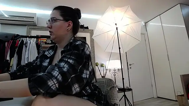 Snapshot of ILoveToFeelU chatting on March 14, 2025, 12:54 am ILoveToFeelU online show from March 14, 2025, 12:54 am