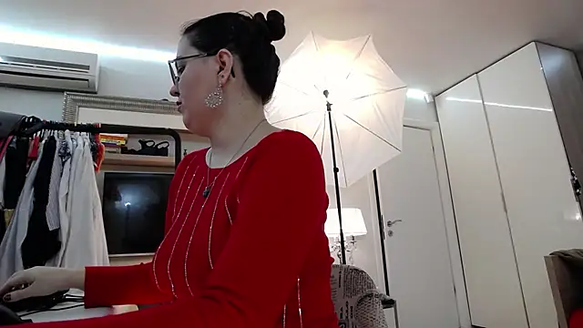 Snapshot of ILoveToFeelU chatting on March 20, 2025, 12:30 am ILoveToFeelU online show from March 20, 2025, 12:30 am