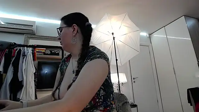 Snapshot of ILoveToFeelU chatting on March 21, 2025, 7:24 pm ILoveToFeelU online show from March 21, 2025, 7:24 pm