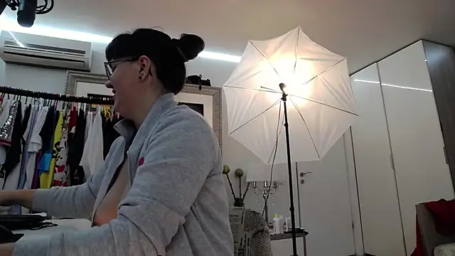 Snapshot of ILoveToFeelU chatting on September 8, 2025, 10:09 pm ILoveToFeelU online show from September 8, 2025, 10:09 pm