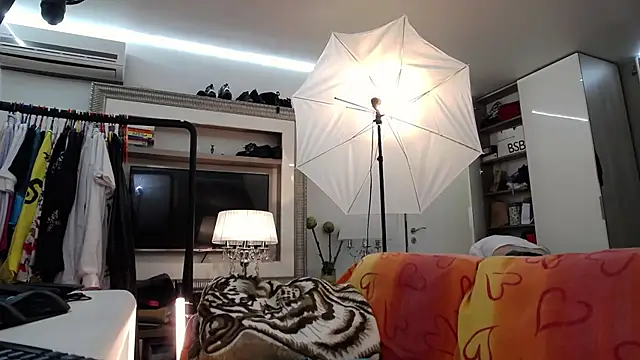 Snapshot of ILoveToFeelU chatting on October 9, 2025, 2:48 pm ILoveToFeelU online show from October 9, 2025, 2:48 pm