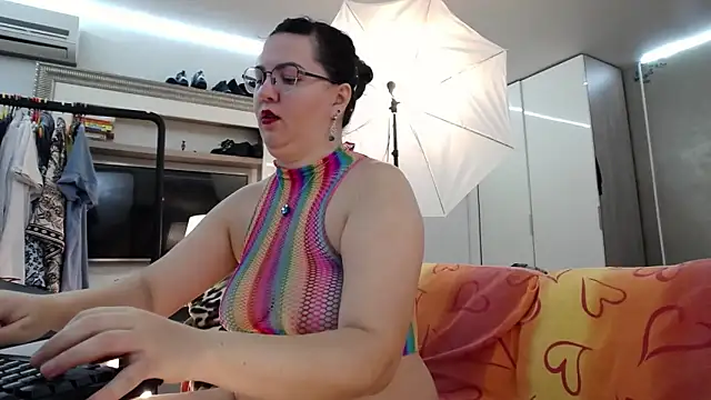 Snapshot of ILoveToFeelU chatting on October 14, 2025, 1:50 am ILoveToFeelU online show from October 14, 2025, 1:50 am