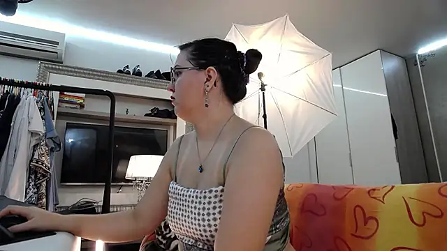 Snapshot of ILoveToFeelU chatting on October 19, 2025, 4:29 pm ILoveToFeelU online show from October 19, 2025, 4:29 pm