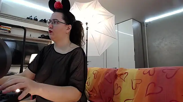 Snapshot of ILoveToFeelU chatting on November 1, 2025, 12:12 am ILoveToFeelU online show from November 1, 2025, 12:12 am