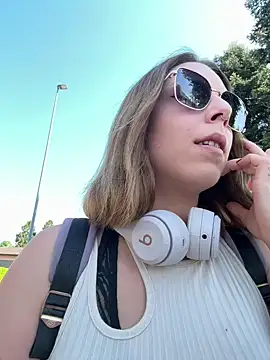 Mia Railey online show from April 24, 2026, 2:08 pm