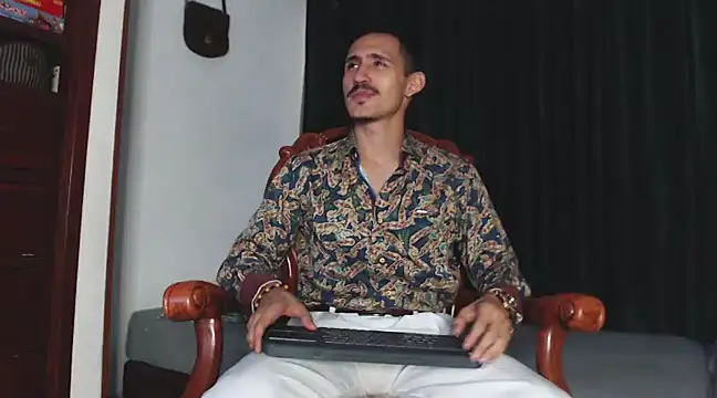 Snapshot of HomeAloneK chatting on February 9, 2025, 7:52 pm HomeAloneK online show from February 9, 2025, 7:52 pm