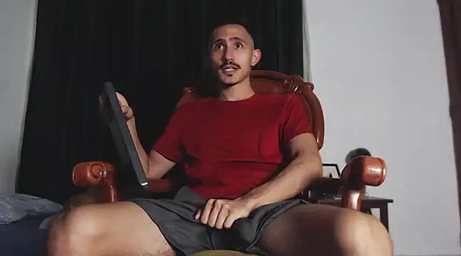 Snapshot of HomeAloneK chatting on February 24, 2025, 8:14 pm HomeAloneK online show from February 24, 2025, 8:14 pm