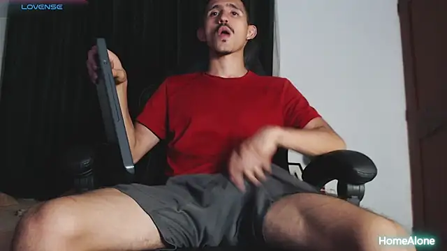 Snapshot of HomeAloneK chatting on March 10, 2025, 10:55 pm HomeAloneK online show from March 10, 2025, 10:55 pm