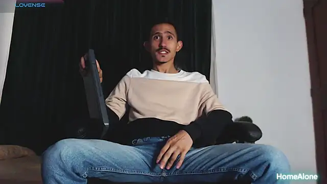 Snapshot of HomeAloneK chatting on March 12, 2025, 6:22 pm HomeAloneK online show from March 12, 2025, 6:22 pm